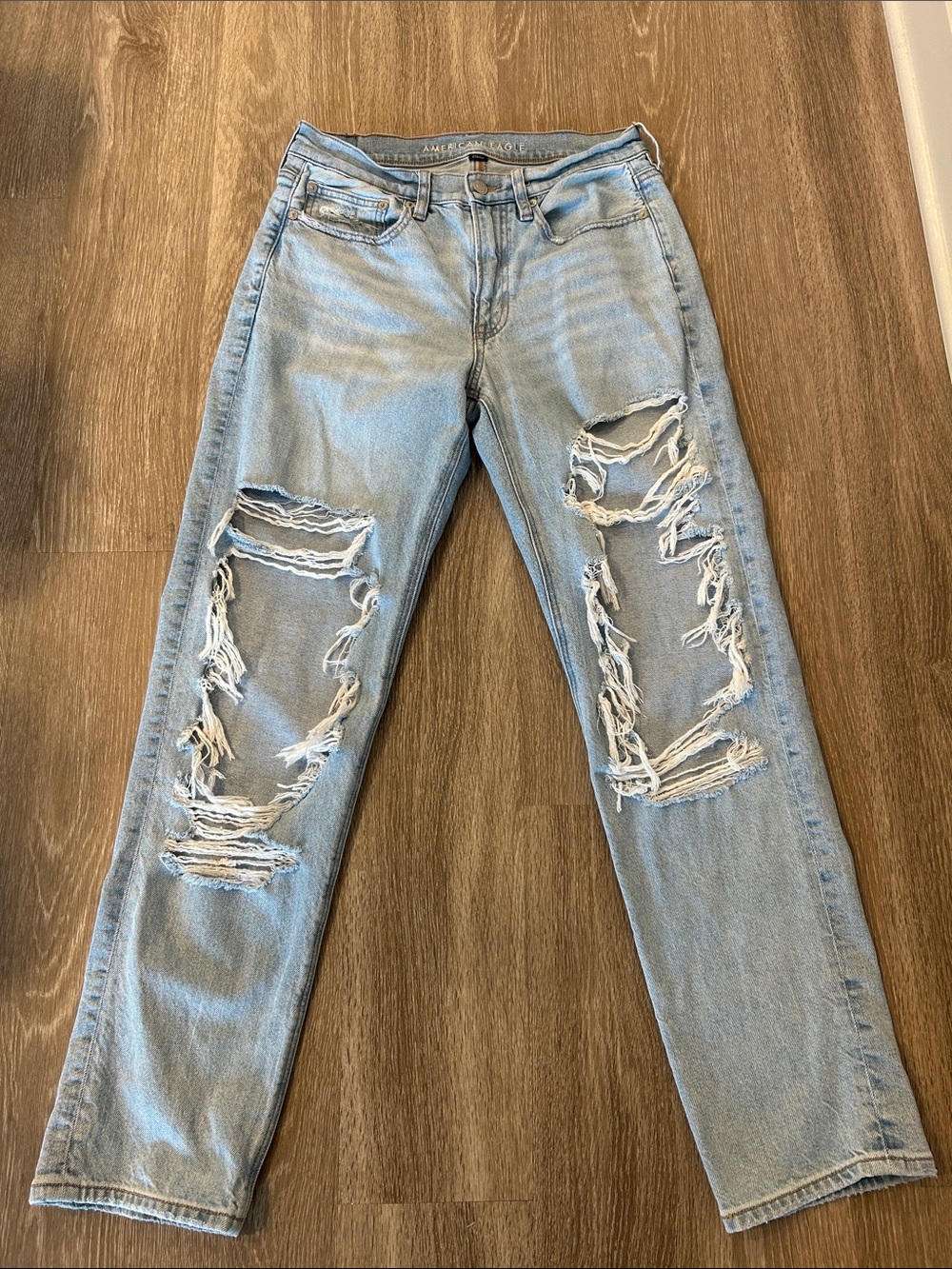 American Eagle Outfitters - Distressed ‘90s Straight Jeans